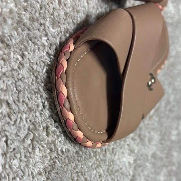 Chanel Tan Cross-Strap Sandals with Minimalist Design - Picture 8 of 10